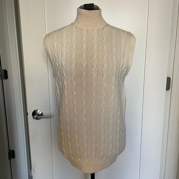 Neiman Marcus Sweaters - Neiman Marcus 100% Cashmere Cable Knit Sweater Vest